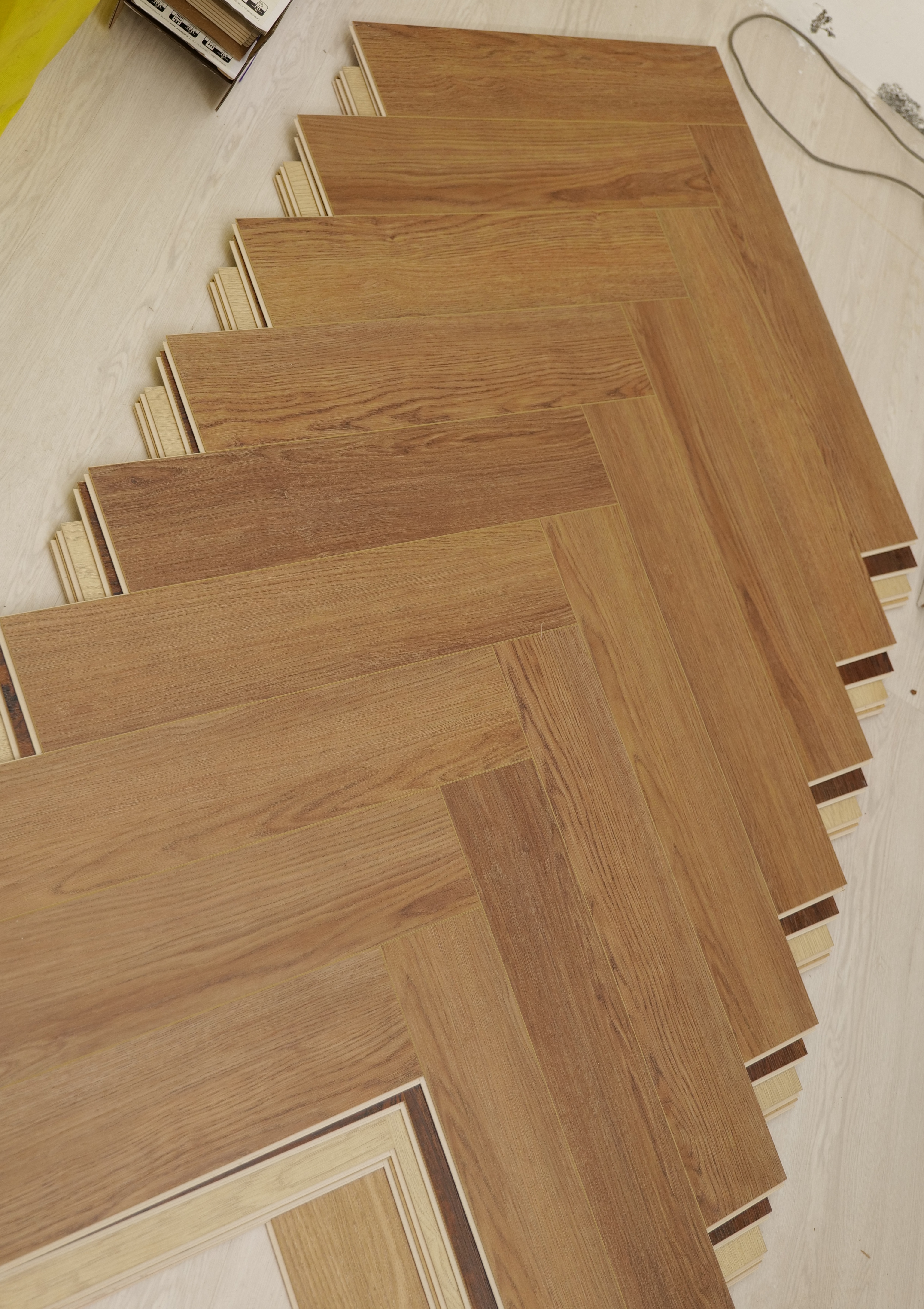 Кварцвиниловый SPC ламинат Evofloor Parguet Click Aveiro Авейру P518-5 венгерская елка 640×128×4,5